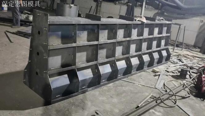 防撞隔离墩钢模具 防撞隔离墩钢模具